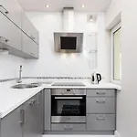 Modern Apartment Lubicz Kraków by Renters